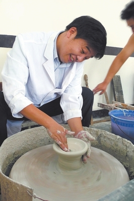 陶瓷藝術(shù)為媒 文化情暖兩岸 論陶瓷文化藝術(shù)交流的深刻意涵